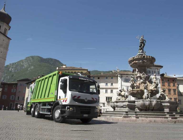 Rifiuti: Dolomiti Energia passa al porta a porta e sceglie Renault Trucks