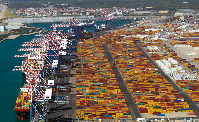 A Gioia Tauro le nuove gru di banchina della Medcenter Container Terminal (MCT)