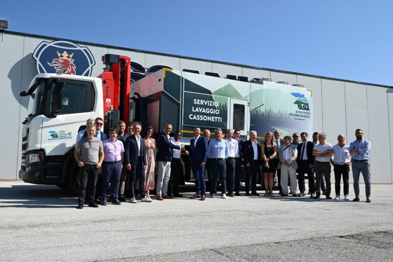 Uno Scania 8×2 per la flotta di ASIA