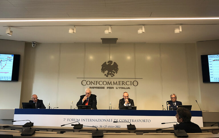 2023: in Italia frenata dei trasporti secondo uno studio Confcommercio e Ispi