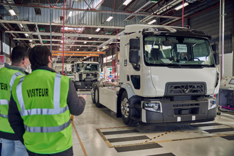 Lo stabilimento Renault Trucks di Blainville-sur-Orne produce il suo millesimo camion elettrico