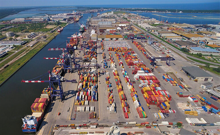 Terminal container italiani, crescono nel 2021 traffico (+1,3%) e fatturato (+13,1%)