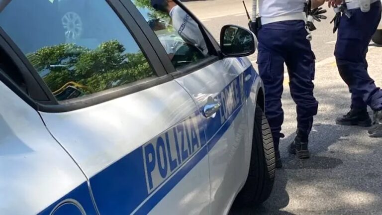 Controlli a tappeto a Monfalcone: in due giorni 50 camion fermati, 26 sanzioni e 15mila euro di multe