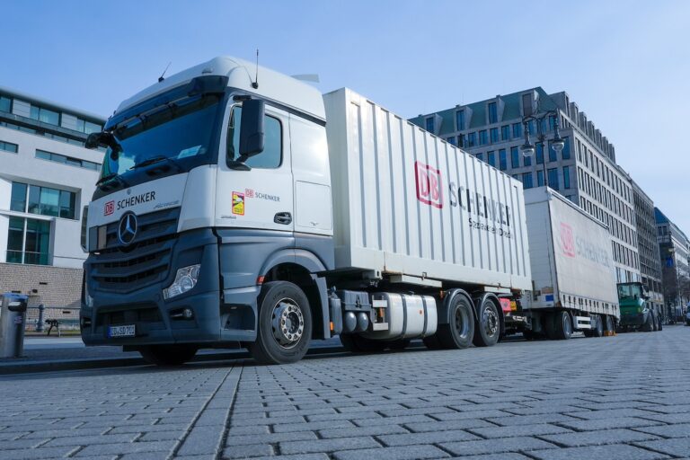 DSV vicinissima all’acquisto di DB Schenker