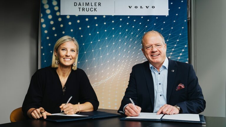 Volvo e Daimler Truck si alleano per spingere sulla digitalizzazione dei camion di domani