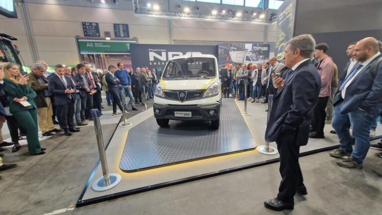 Ecco il nuovo Piaggio Porter NPE: compatto, tecnologico e 100% elettrico